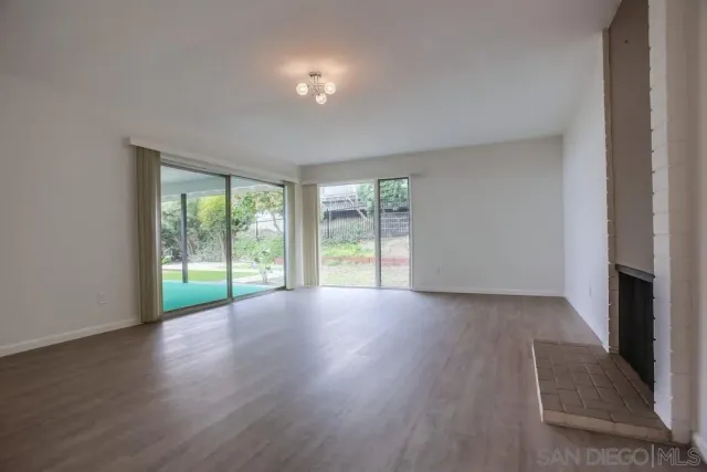 $3,100,000 | 7255 Via Capri, La Jolla, CA 92037