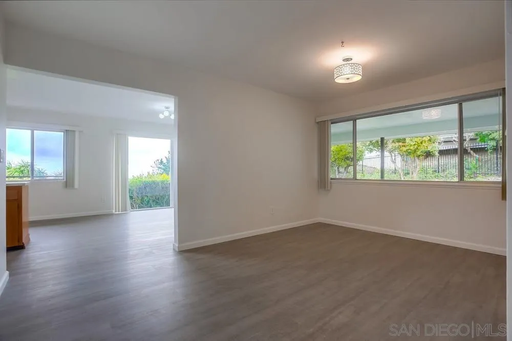 7255 Via Capri La Jolla, CA 92037 - Photo 22 of 58