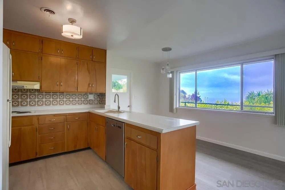 7255 Via Capri La Jolla, CA 92037 - Photo 25 of 58