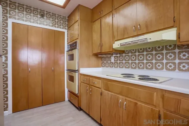 $3,100,000 | 7255 Via Capri, La Jolla, CA 92037