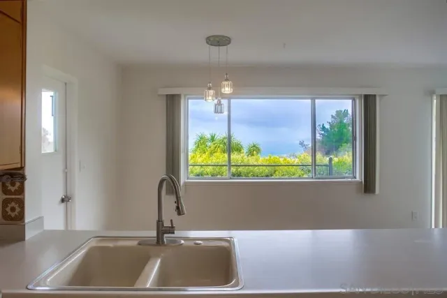 $3,100,000 | 7255 Via Capri, La Jolla, CA 92037