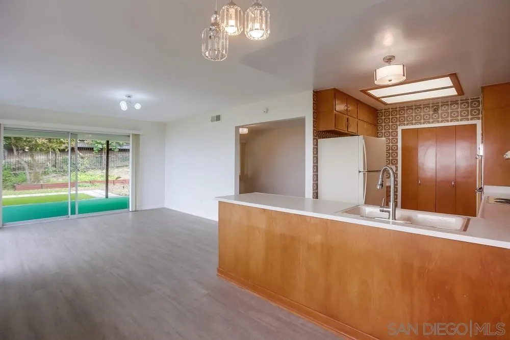 7255 Via Capri La Jolla, CA 92037 - Photo 31 of 58