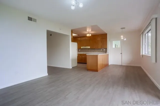 $3,100,000 | 7255 Via Capri, La Jolla, CA 92037