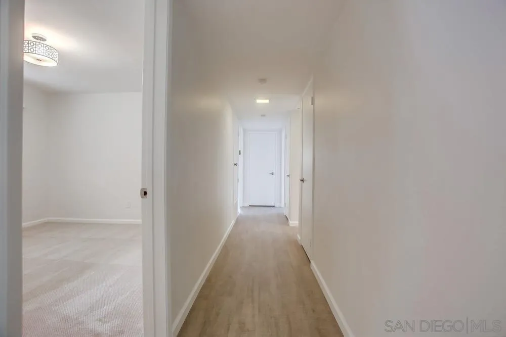 7255 Via Capri La Jolla, CA 92037 - Photo 34 of 58