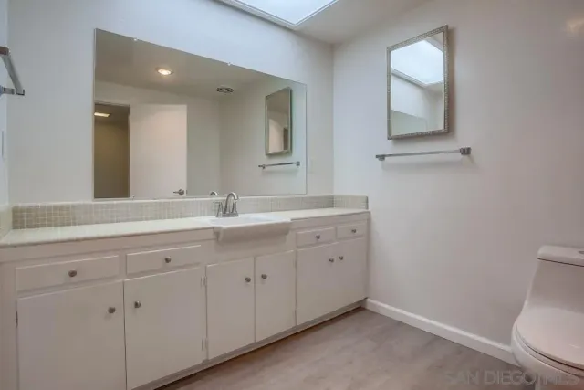 $3,100,000 | 7255 Via Capri, La Jolla, CA 92037