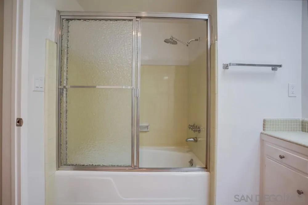 7255 Via Capri La Jolla, CA 92037 - Photo 40 of 58