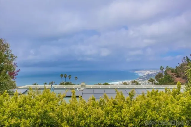 $3,100,000 | 7255 Via Capri, La Jolla, CA 92037