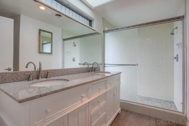 $3,100,000 | 7255 Via Capri, La Jolla, CA 92037