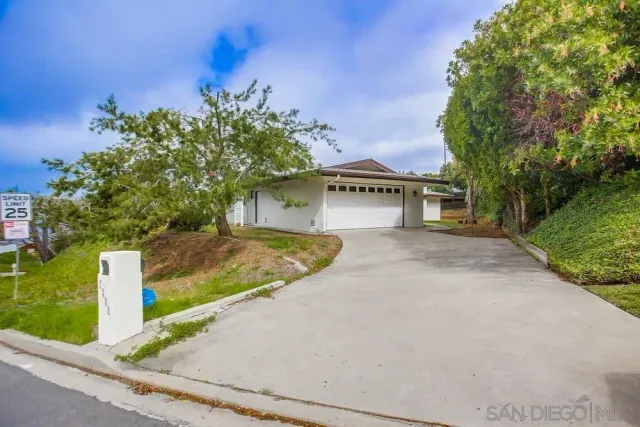 $3,100,000 | 7255 Via Capri, La Jolla, CA 92037