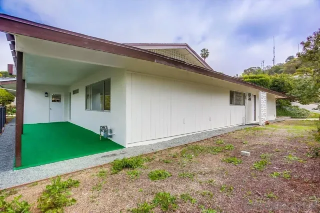 $3,100,000 | 7255 Via Capri, La Jolla, CA 92037