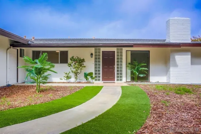 $3,100,000 | 7255 Via Capri, La Jolla, CA 92037