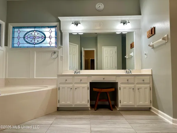 $405,000 | 1245 Thousand Oaks Drive, Hernando, MS 38632