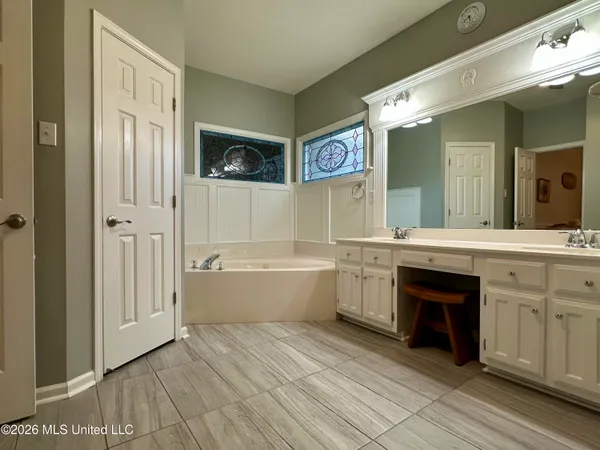 $405,000 | 1245 Thousand Oaks Drive, Hernando, MS 38632