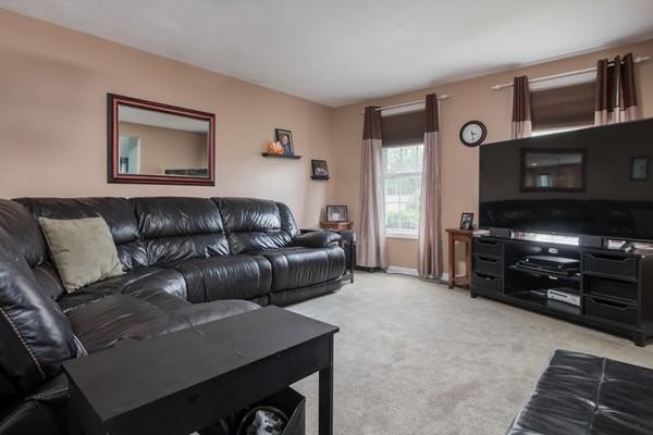 18 Philomena Way Franklin, MA 02038 - Photo 4 of 29