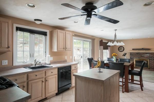 18 Philomena Way Franklin, MA 02038 - Photo 9 of 29