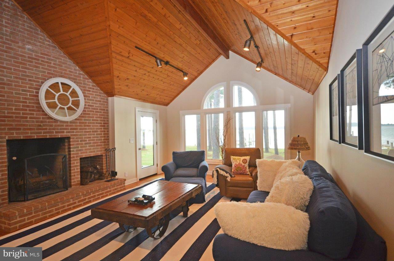6662 Bozman Neavitt Road Bozman, MD 21612 - Photo 15 of 30 Family Room
