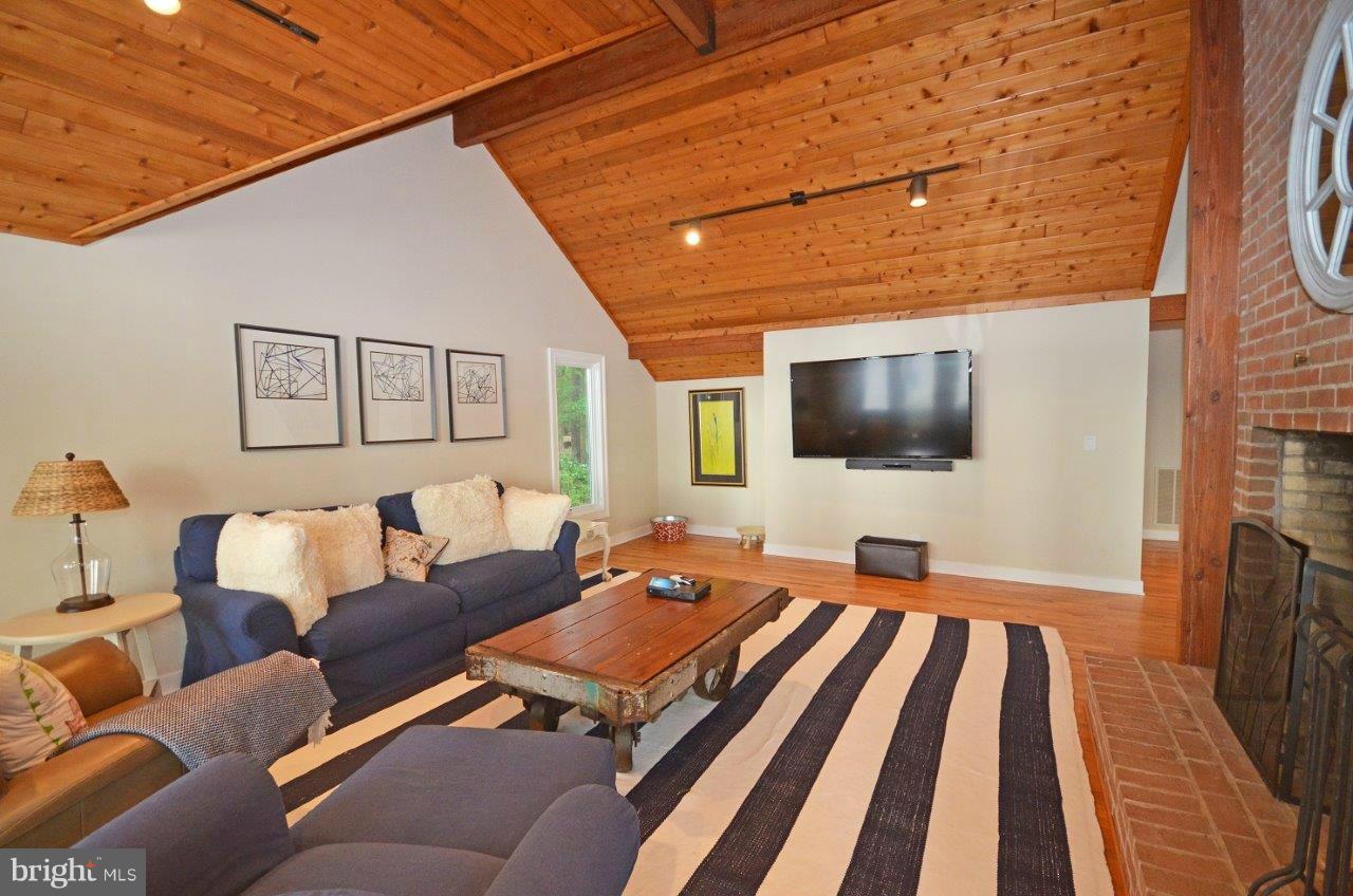 6662 Bozman Neavitt Road Bozman, MD 21612 - Photo 16 of 30 Family Room