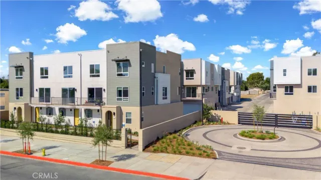 $659,990 | 9423 North Sepulveda Boulevard, Unit 2, North Hills, CA 91343