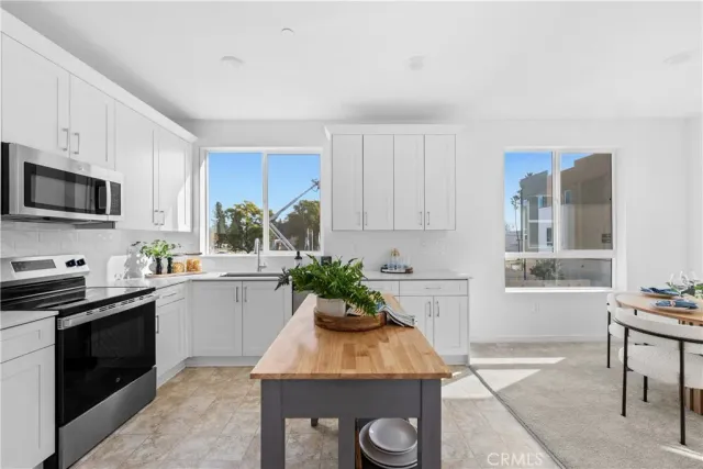 $659,990 | 9423 North Sepulveda Boulevard, Unit 2, North Hills, CA 91343