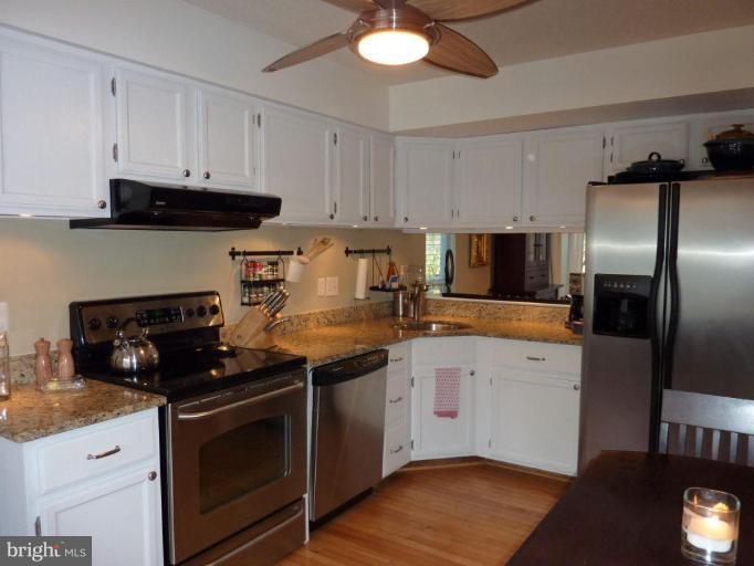5471 Vantage Point Road Columbia, MD 21044 - Photo 5 of 20 Kitchen