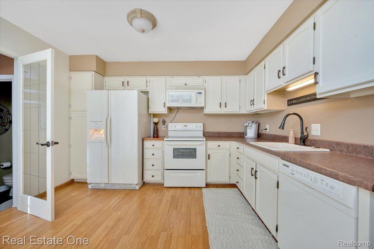 13 Kirks Court Rochester, MI 48309 - Photo 7 of 19 Gallery Image 7