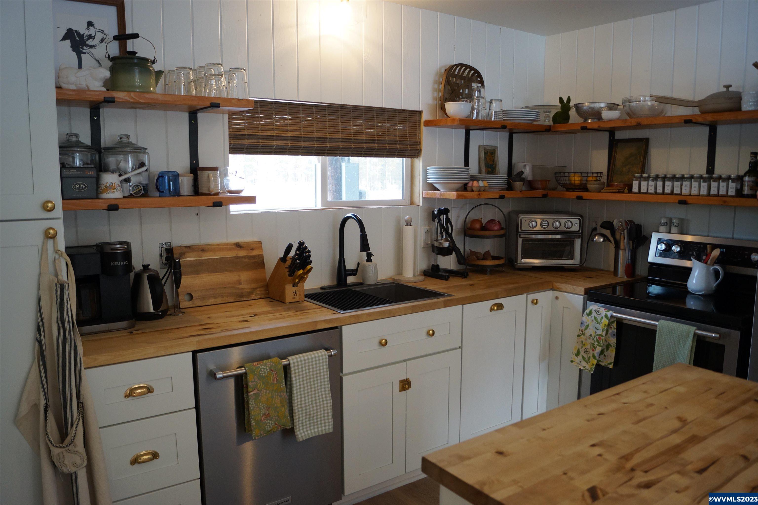 16695 Burgess Road La Pine, OR 97739 - Photo 22 of 38 Gallery Image 22