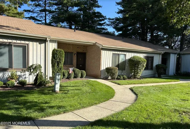$2,450 | 211 Covered Bridge Boulevard, Unit B, Manalapan, NJ 07726