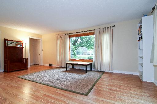 617 West Edgewood Road Lombard, IL 60148 - Photo 2 of 10