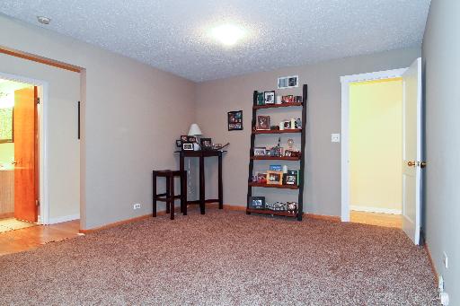 617 West Edgewood Road Lombard, IL 60148 - Photo 4 of 10