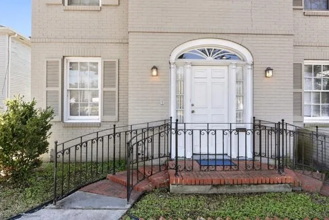 $2,400 | 5526 South Claiborne Avenue, New Orleans, LA 70125