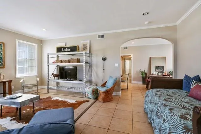 $2,400 | 5526 South Claiborne Avenue, New Orleans, LA 70125