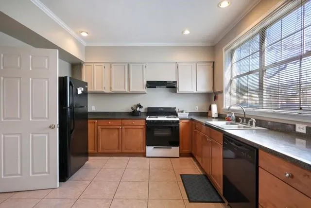 $2,400 | 5526 South Claiborne Avenue, New Orleans, LA 70125