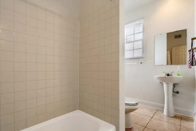 $2,400 | 5526 South Claiborne Avenue, New Orleans, LA 70125