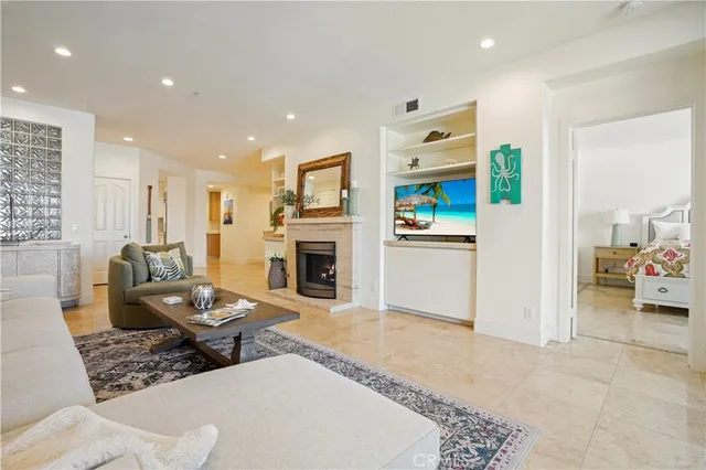 $4,900 | 4167 Warner Avenue, Huntington Beach, CA 92649