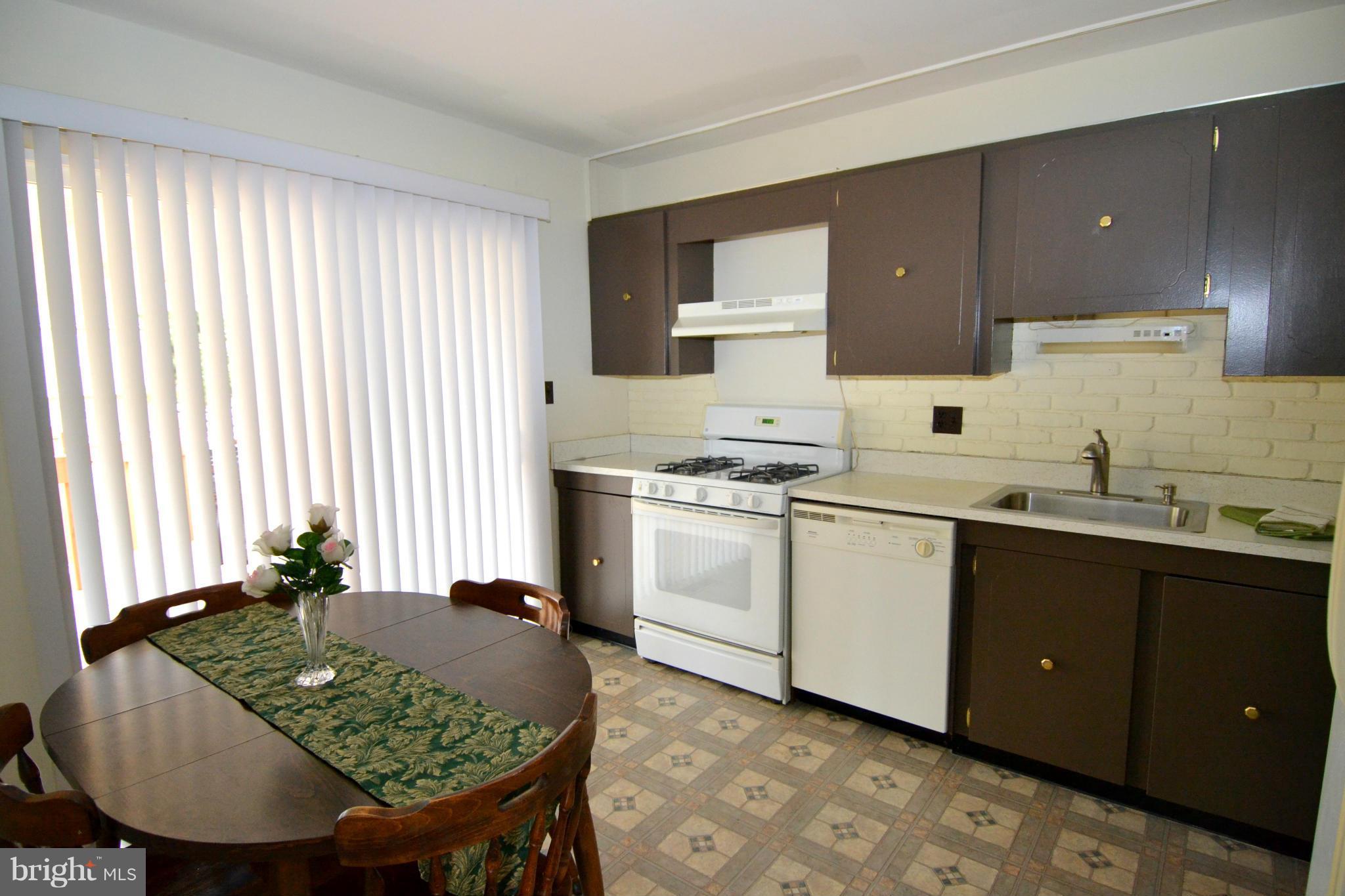 515 Crosby Road Catonsville, MD 21228 - Photo 4 of 19 Kitchen