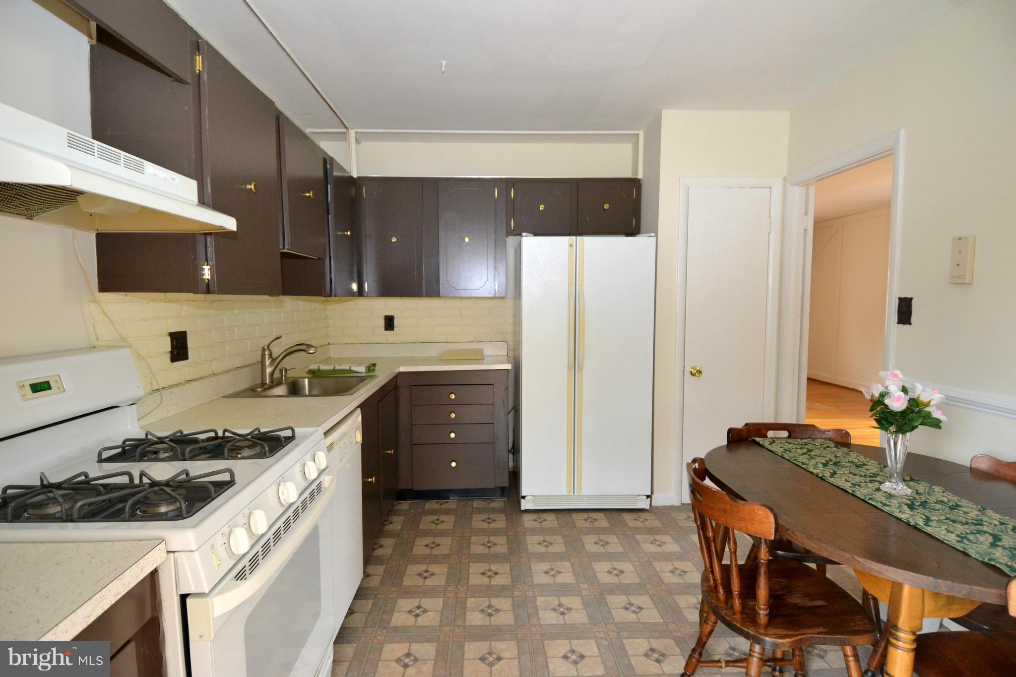 515 Crosby Road Catonsville, MD 21228 - Photo 5 of 19 Kitchen