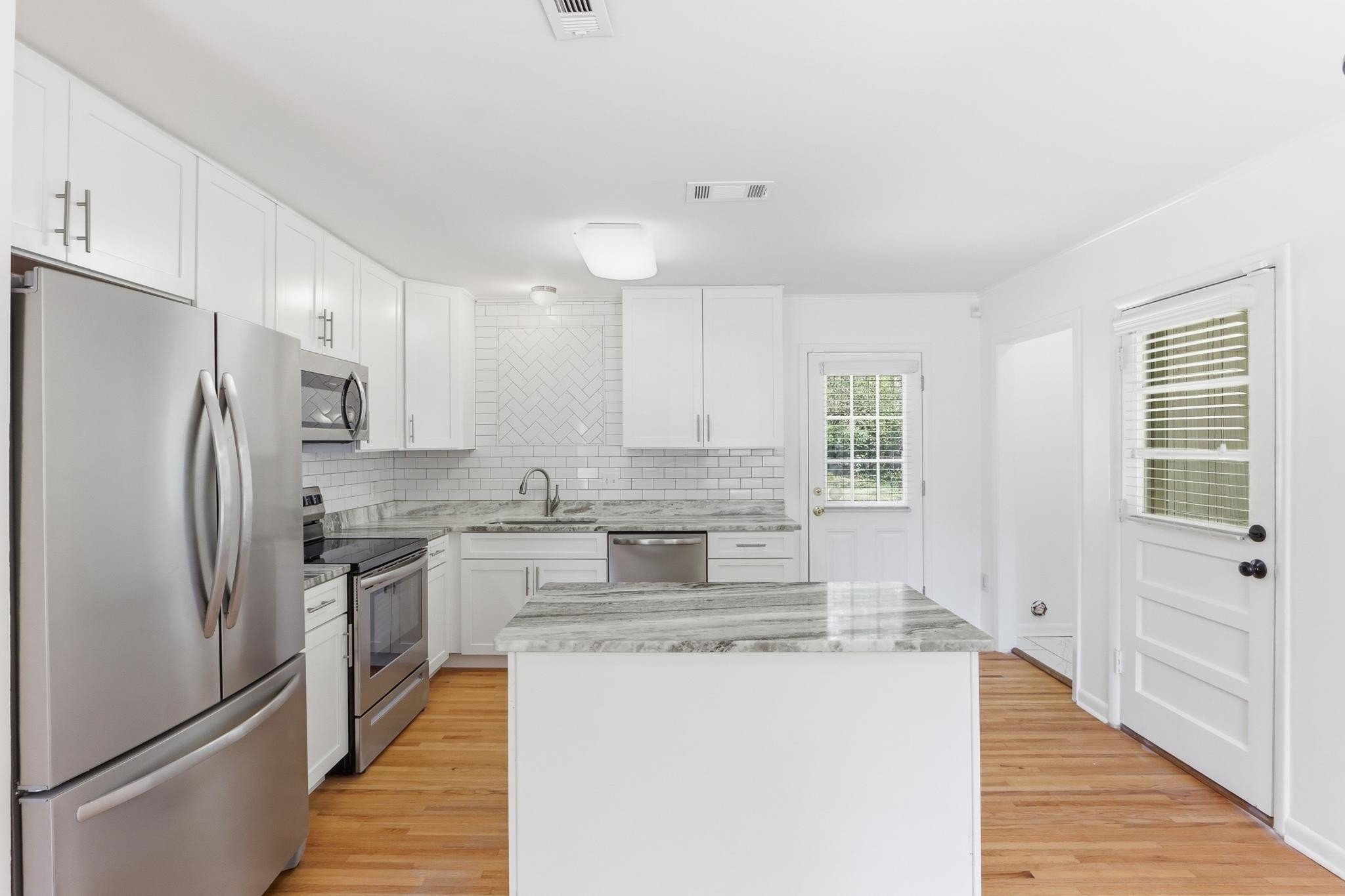 5068 Sea Isle Road Memphis, TN 38117 - Photo 4 of 24 Gallery Image 4