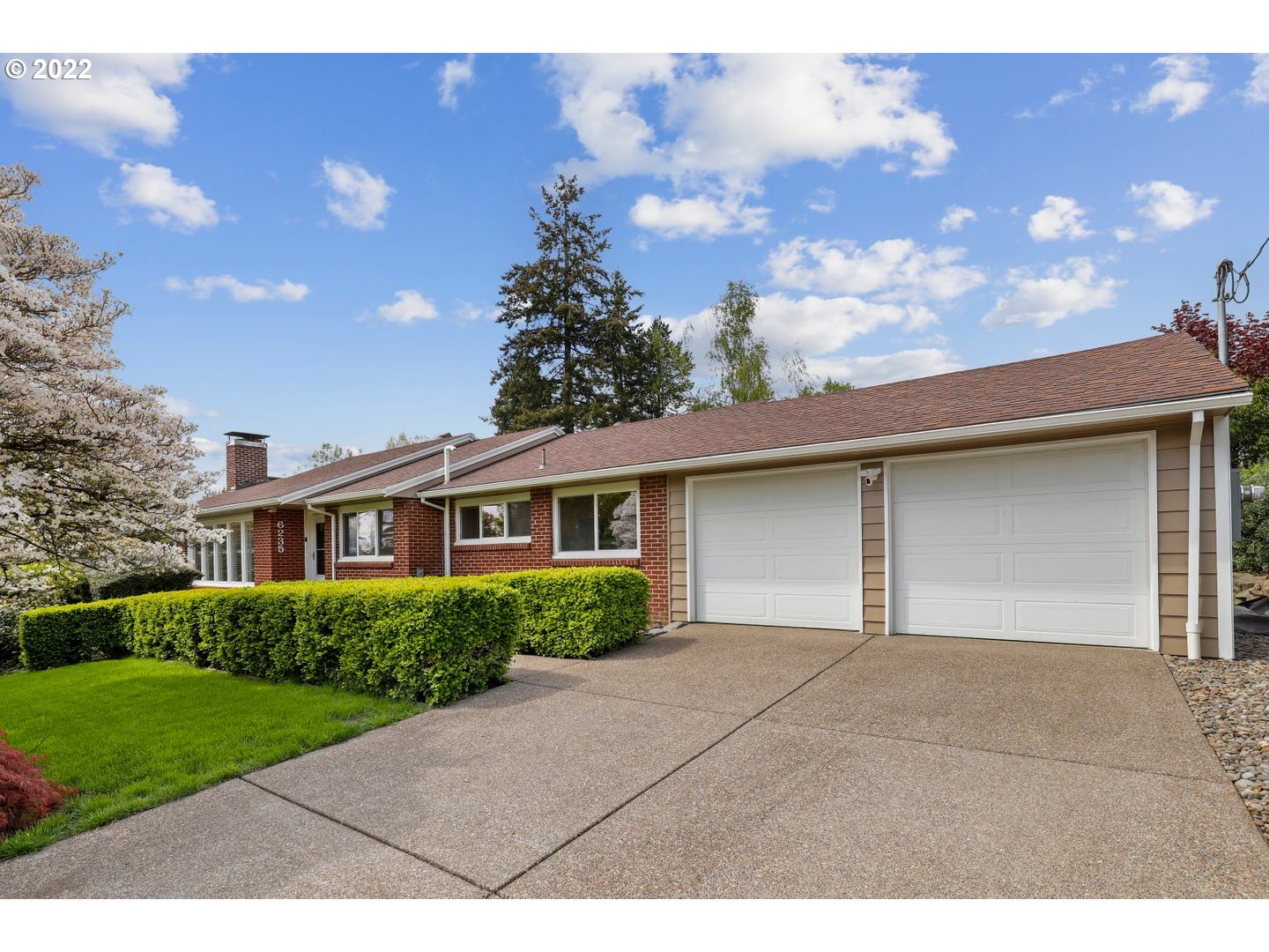 6235 Southwest Huber Street Portland, OR 97219 - Photo 1 of 31 Gallery Image 1