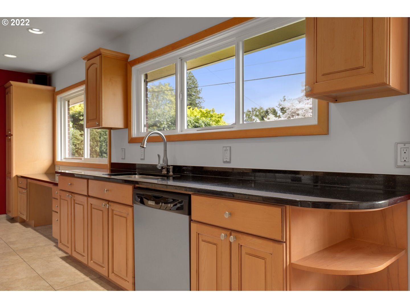 6235 Southwest Huber Street Portland, OR 97219 - Photo 14 of 31 Gallery Image 14