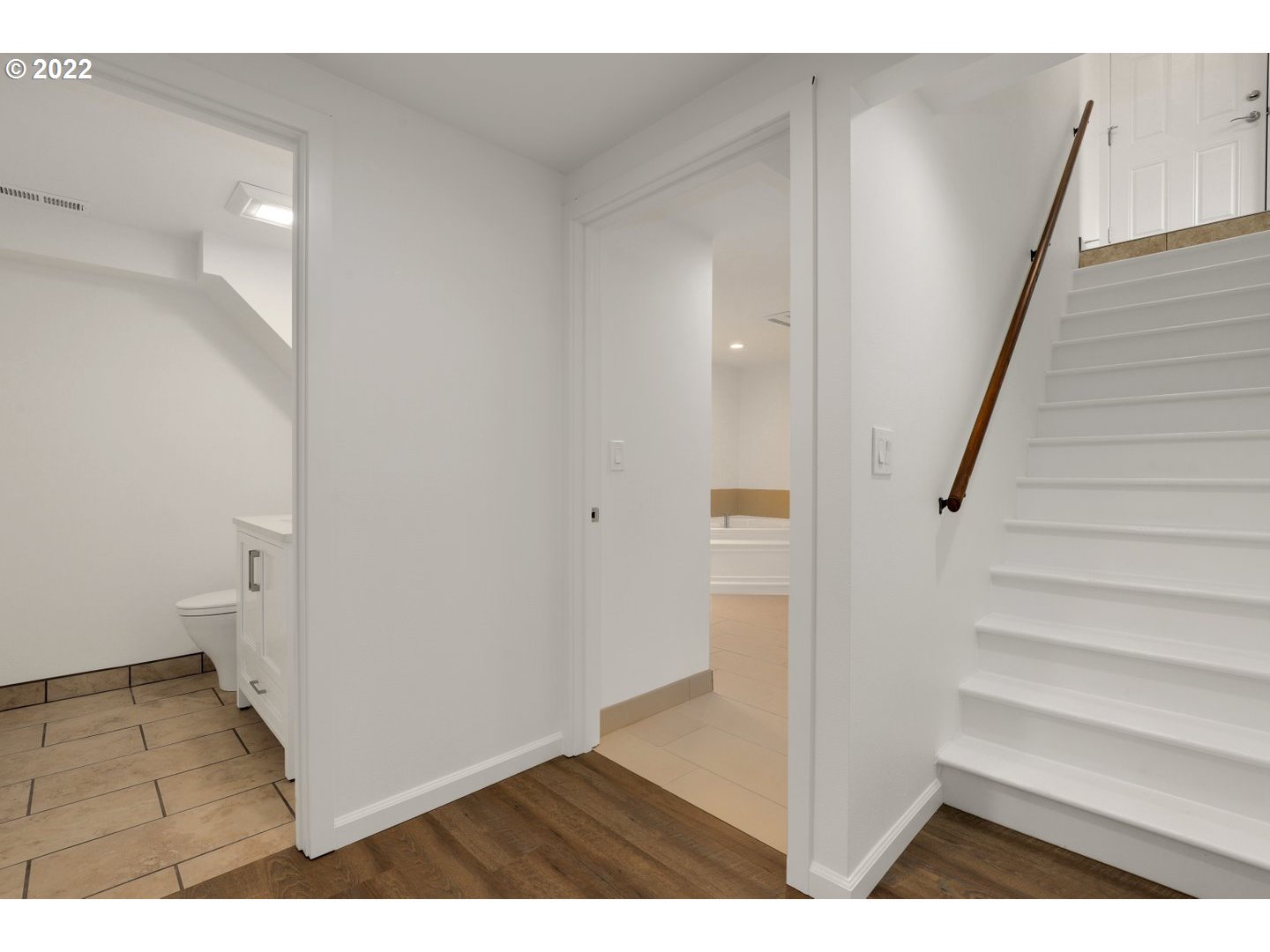 6235 Southwest Huber Street Portland, OR 97219 - Photo 16 of 31 Gallery Image 16