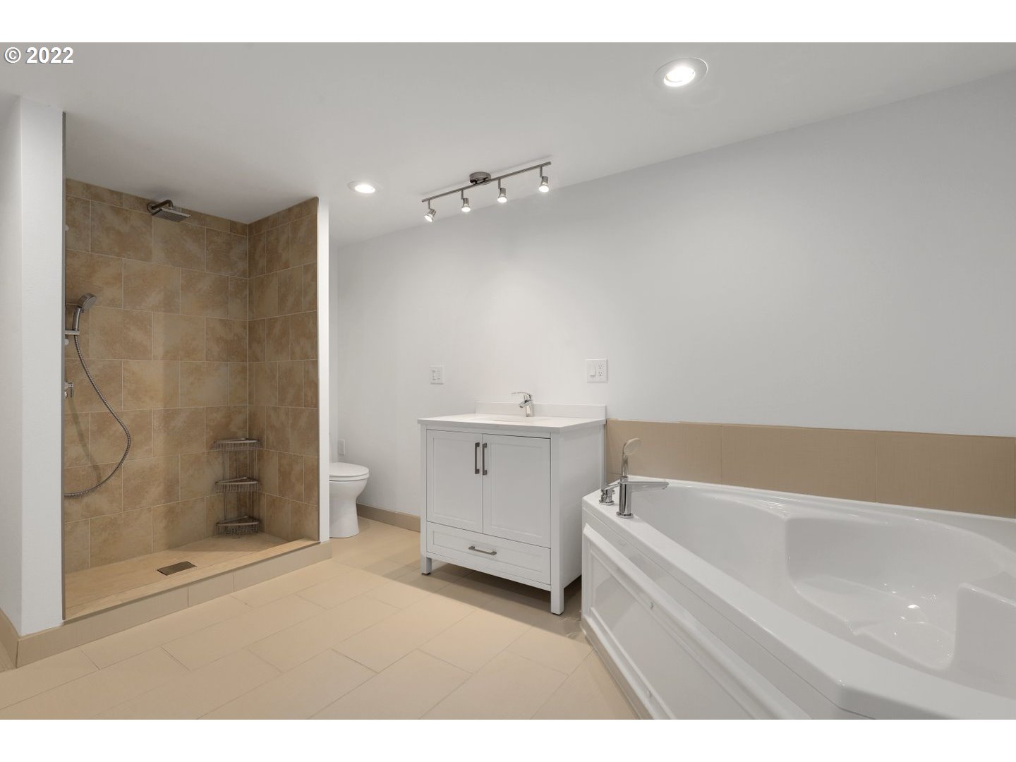 6235 Southwest Huber Street Portland, OR 97219 - Photo 18 of 31 Gallery Image 18