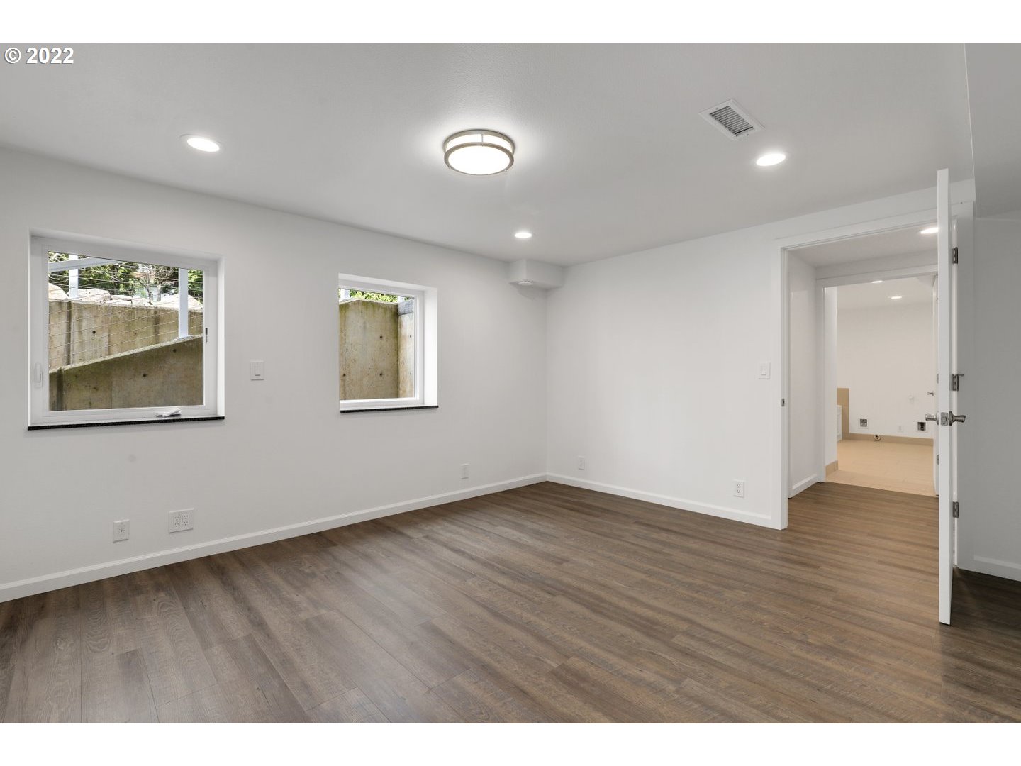 6235 Southwest Huber Street Portland, OR 97219 - Photo 19 of 31 Gallery Image 19