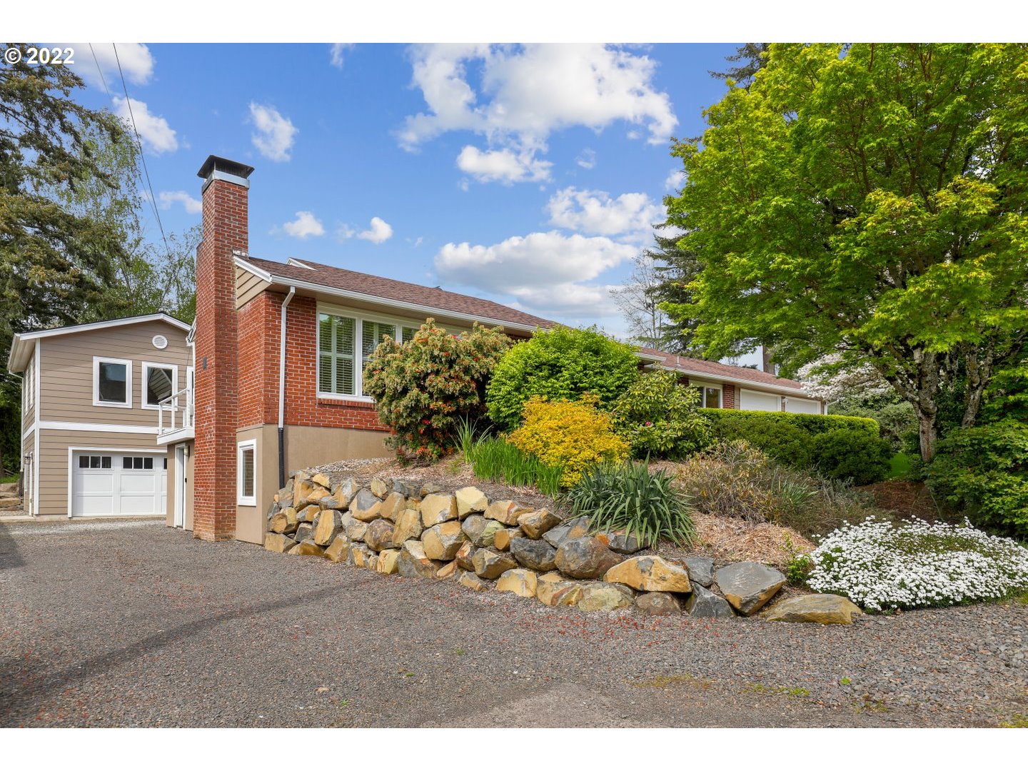 6235 Southwest Huber Street Portland, OR 97219 - Photo 2 of 31 Gallery Image 2