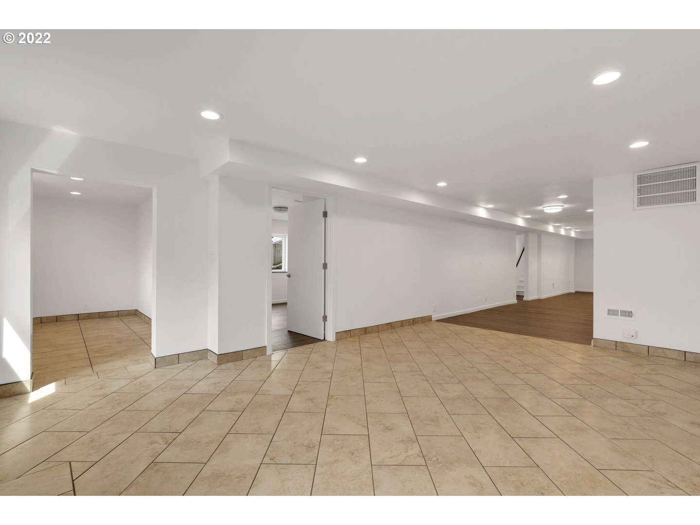 6235 Southwest Huber Street Portland, OR 97219 - Photo 22 of 31 Gallery Image 22