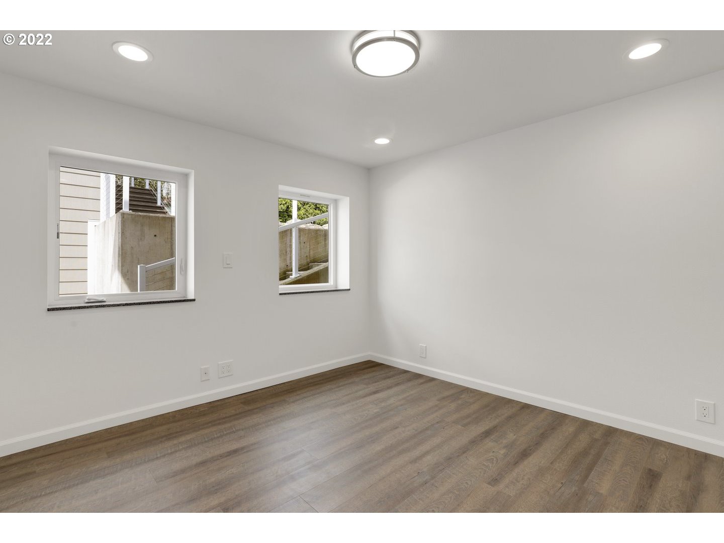 6235 Southwest Huber Street Portland, OR 97219 - Photo 23 of 31 Gallery Image 23