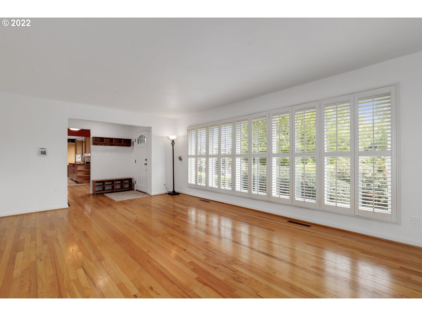6235 Southwest Huber Street Portland, OR 97219 - Photo 5 of 31 Gallery Image 5