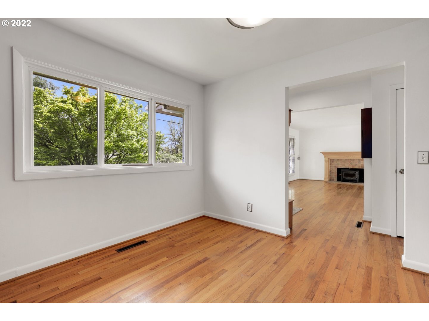 6235 Southwest Huber Street Portland, OR 97219 - Photo 6 of 31 Gallery Image 6