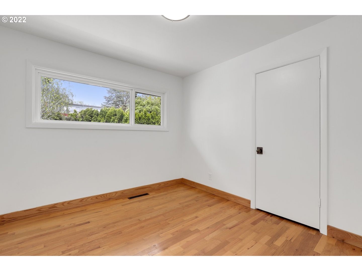 6235 Southwest Huber Street Portland, OR 97219 - Photo 9 of 31 Gallery Image 9