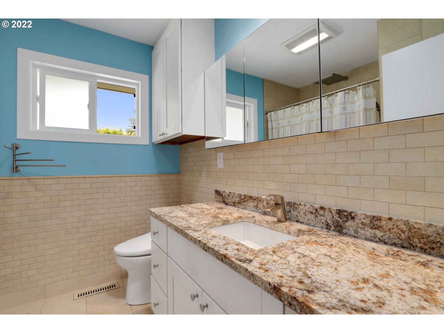 6235 Southwest Huber Street Portland, OR 97219 - Photo 10 of 31 Gallery Image 10
