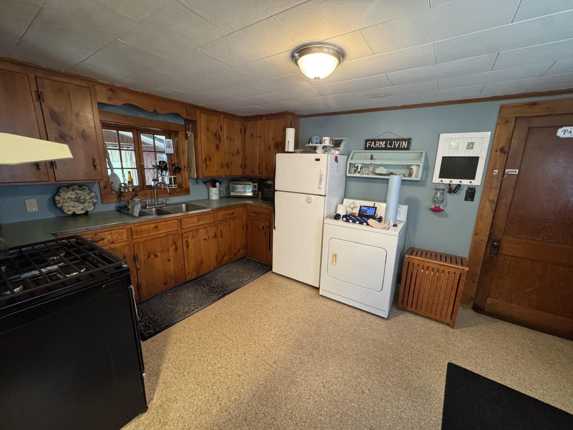 443 Bangor Road Unity, ME 04988 - Photo 8 of 24 Entrance & Kitchen
